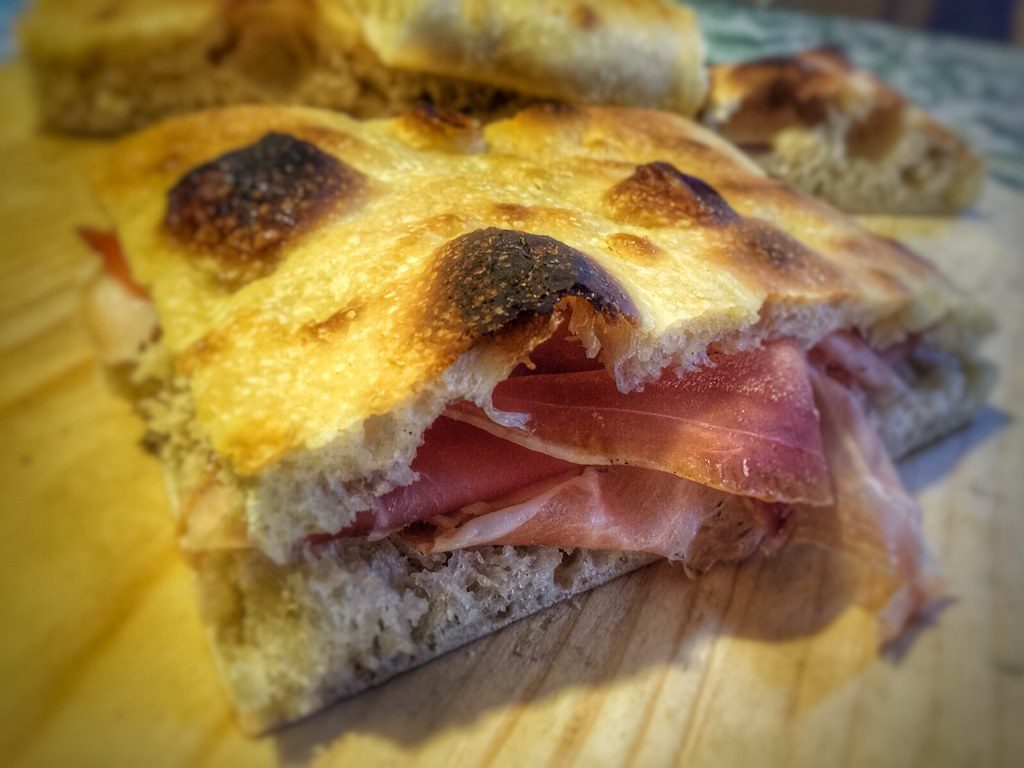 Focaccia au jambon de Parme
